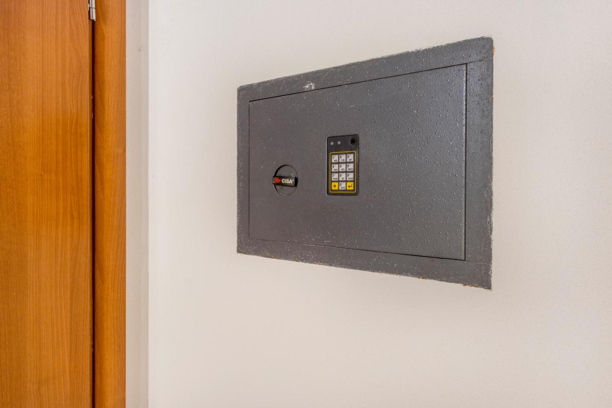 Stazione 200M - Wifi - Aria Condizionata - Smart Tv Apartment Parma Luaran gambar