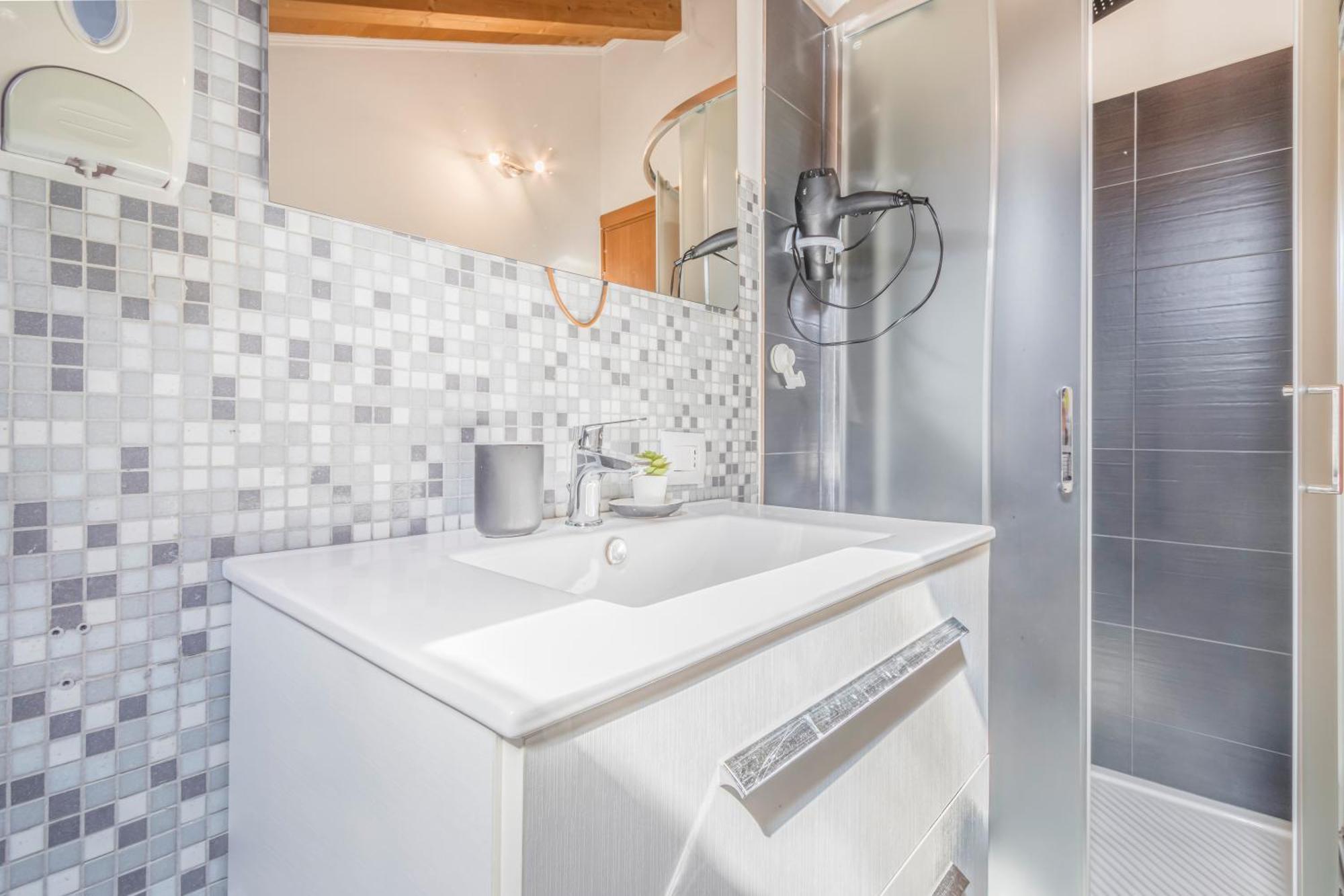 Stazione 200M - Wifi - Aria Condizionata - Smart Tv Apartment Parma Luaran gambar